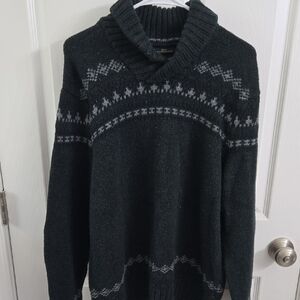 American Eagle Outfitters V-Neck Sweater in Black and Gray